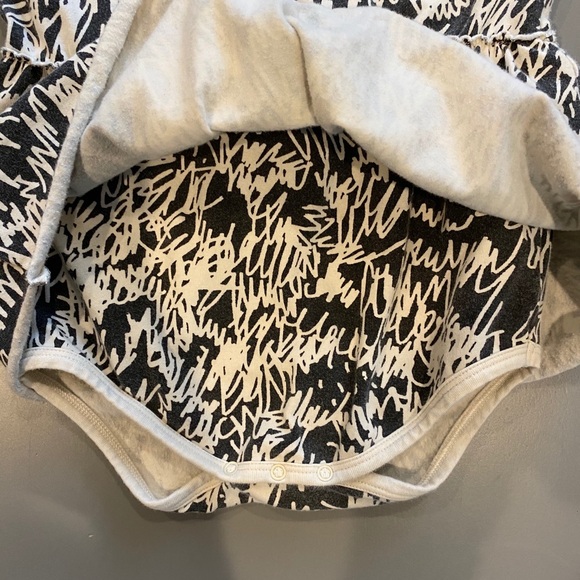 Noe & Zoe Organic Skirted Scribble Onesie - Picture 4 of 5